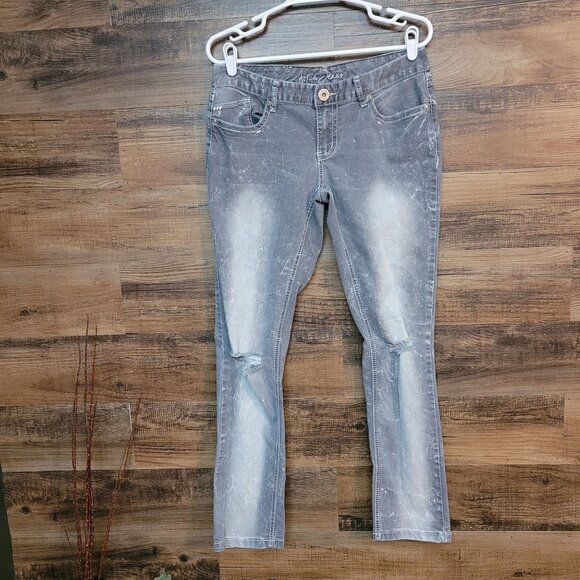 Ariya Jeans Size 12 Low Rise Skinny Gray Wash Ripped Distressed Stretch Denim - Picture 1 of 10
